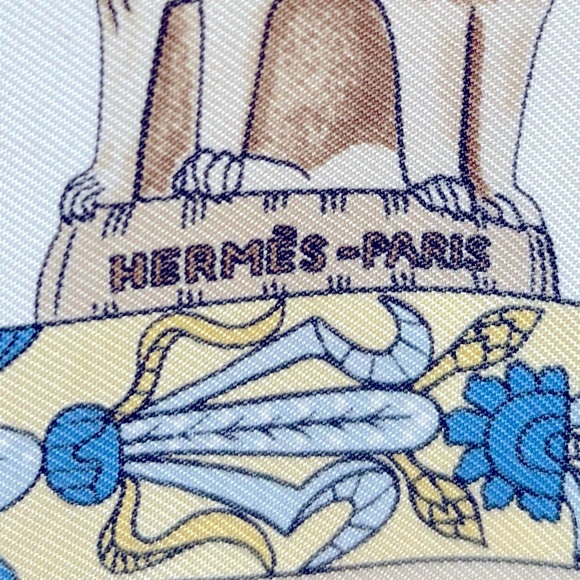 HERMÈS 100% Silk Scarf Carre 45 Toran Tower Gate
Elephant Light Grey Silk - Picture 6 of 11